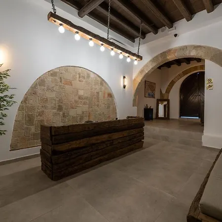 מלון Ancient Knights Luxury 3*