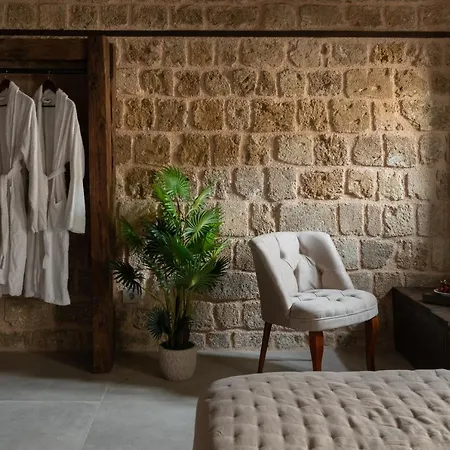 Ancient Knights Luxury Hotel 3*